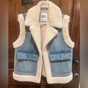 Sleeveless jeans jacket